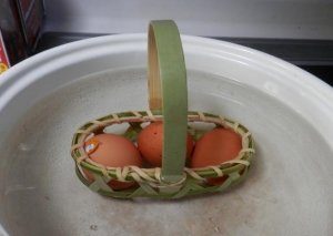 画像1: 竹茹で卵かご小